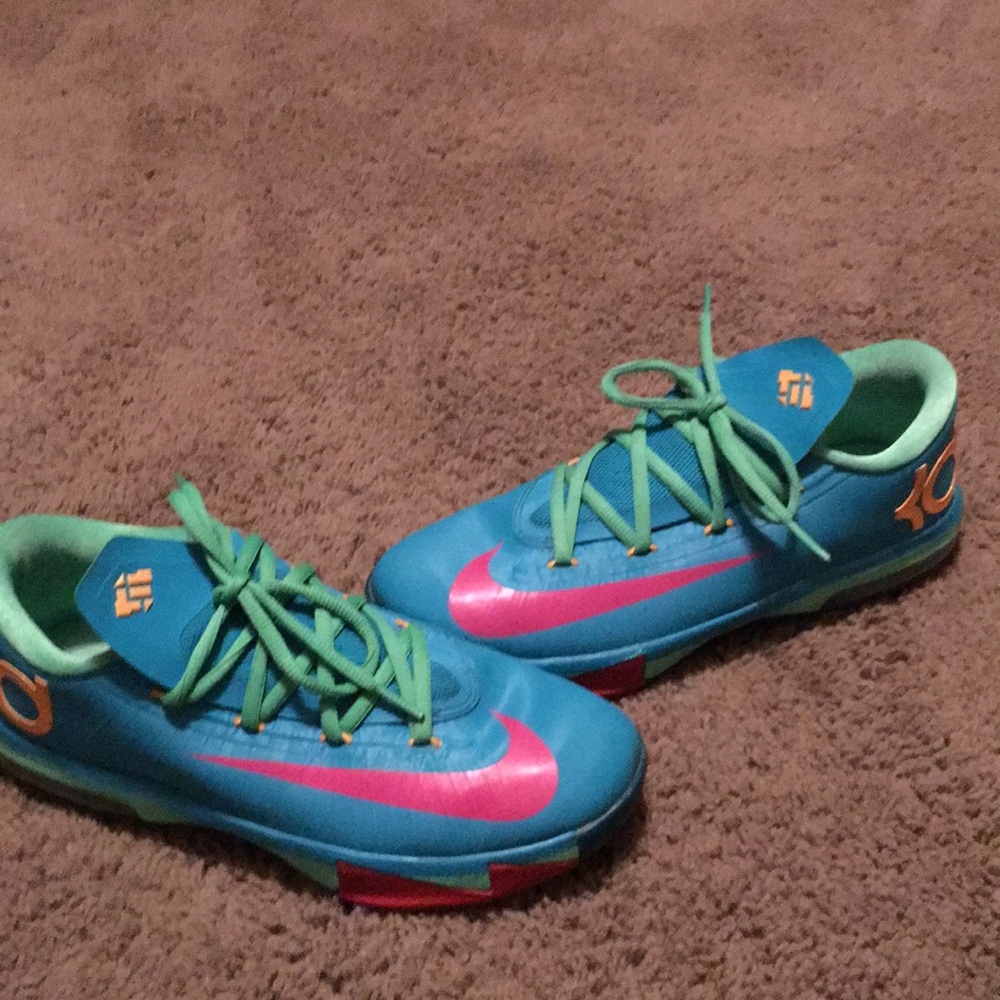 Nike Kds shoes Sz 6 Great condition